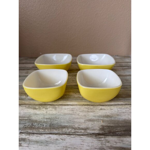 Vintage Pyrex Yellow Square Hostess Bowls 407 and 410 Set of 4 USA - Picture 2 of 10